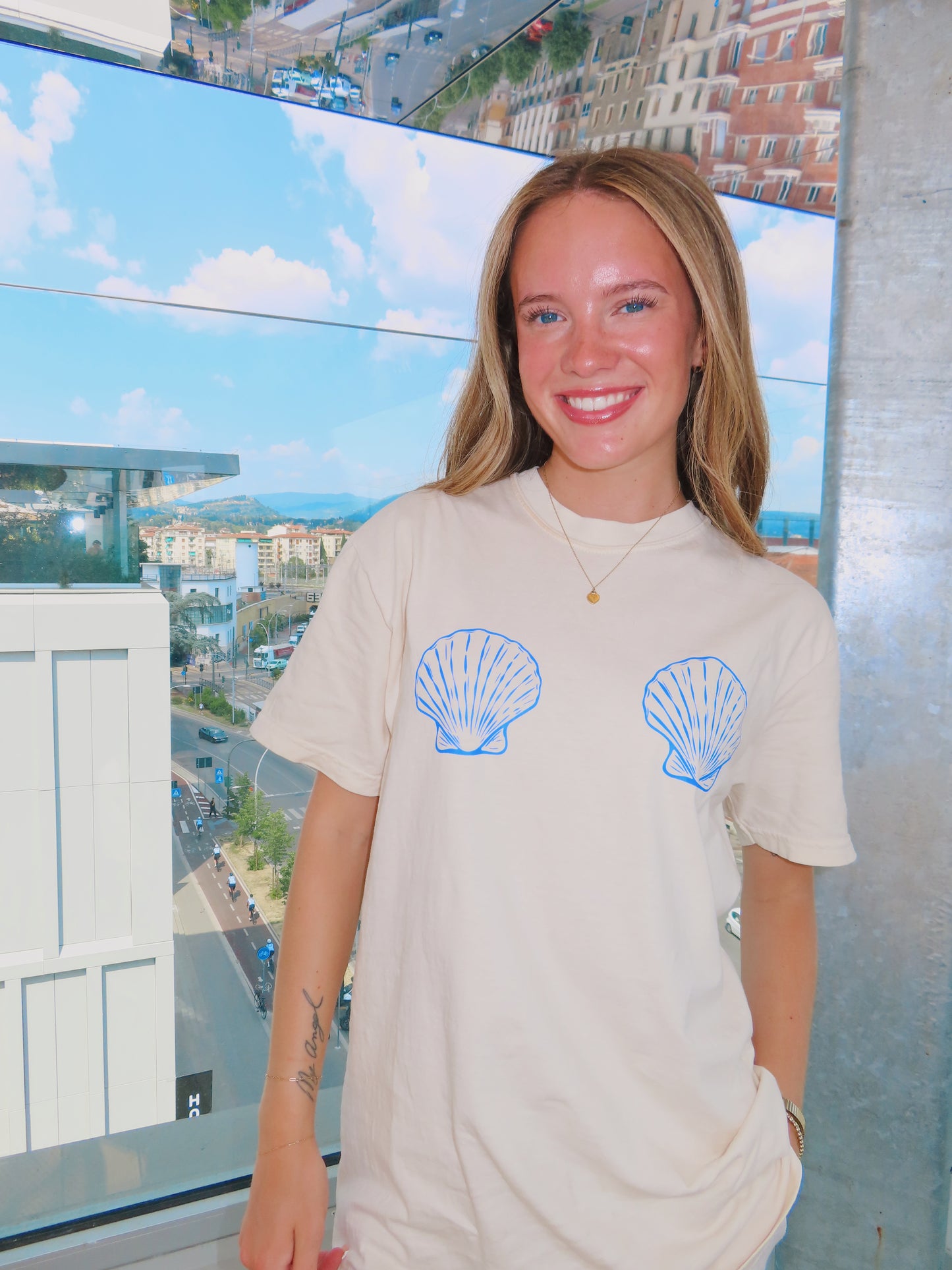 Seaside shell tee
